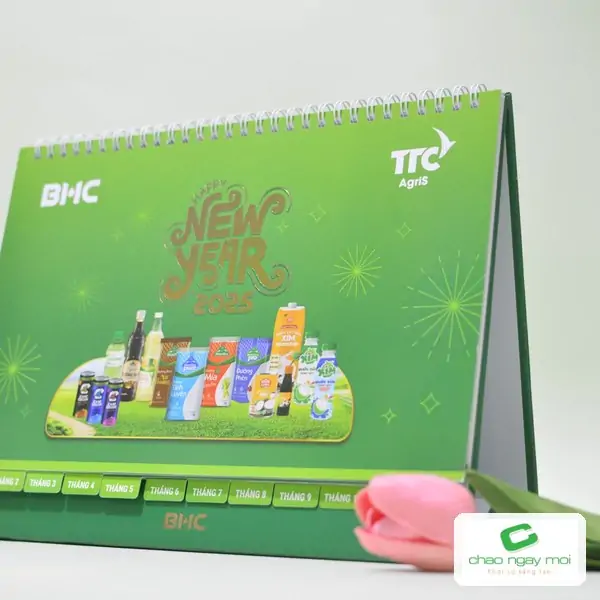 Lịch để bàn BHC màu xanh với họa tiết năm mới