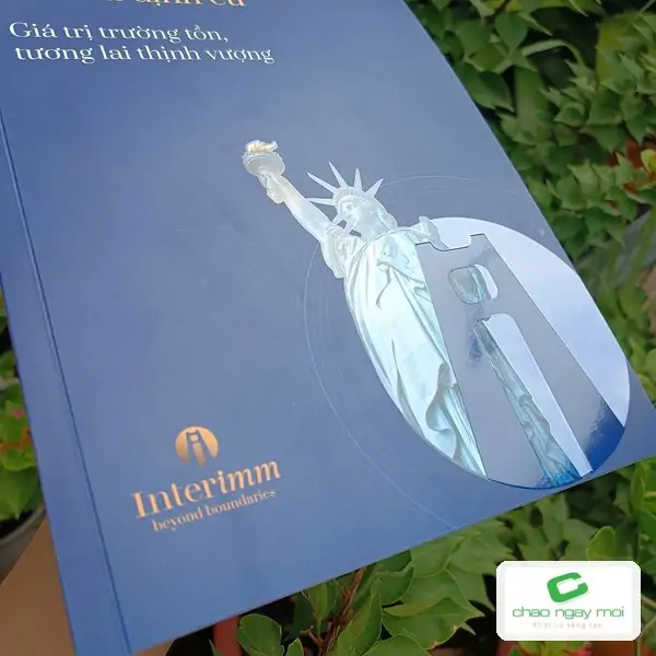 B&igrave;a brochure Interimm in tượng Nữ thần Tự do