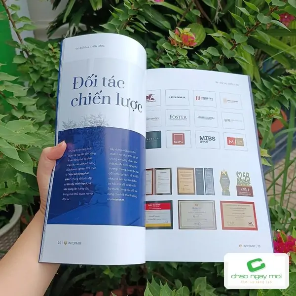 Trang đối t&aacute;c chiến lược trong brochure Interimm