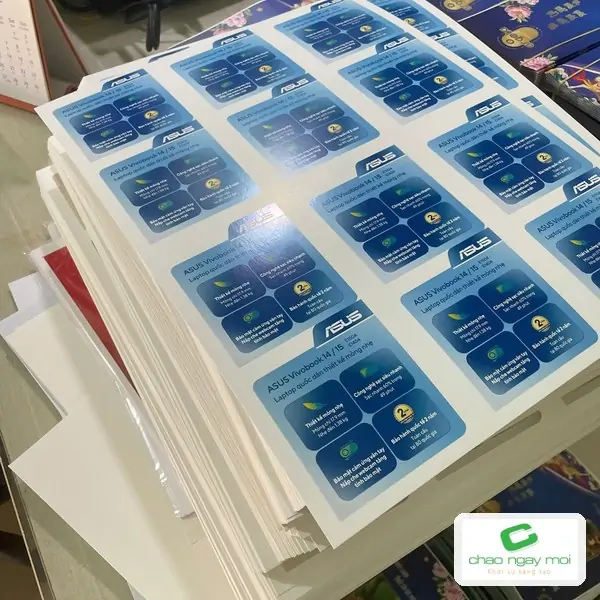 Tờ in nhiều nh&atilde;n xanh đ&atilde; sẵn s&agrave;ng cho gia c&ocirc;ng sau in