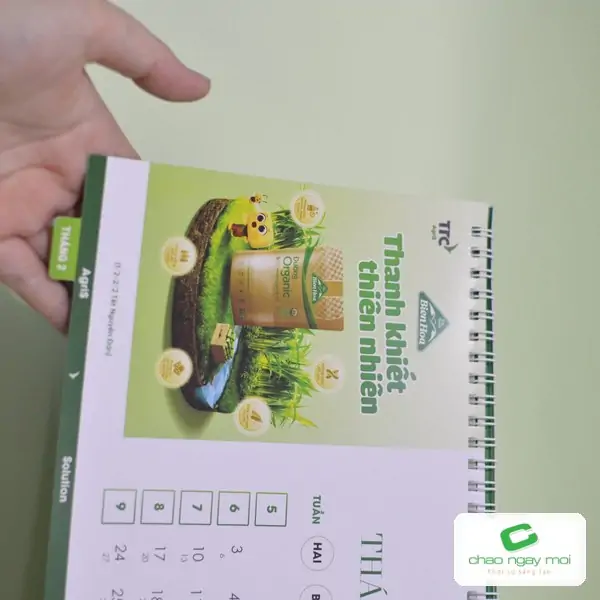 Lịch để b&agrave;n nh&igrave;n nghi&ecirc;ng với m&agrave;u in tươi