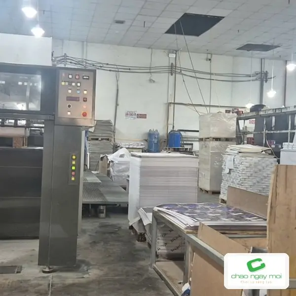 M&aacute;y in offset khổ lớn trong khu sản xuất, thiết bị nền tảng của xưởng in